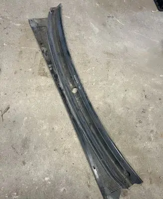 Ford Ranger Wiper trim US1650790