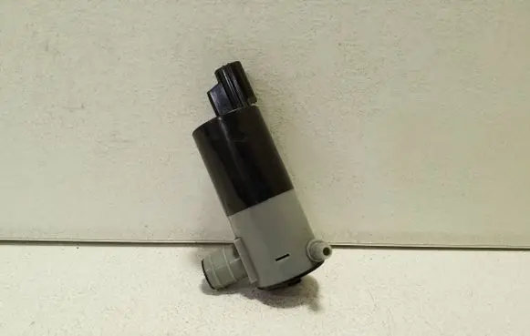 Volvo XC90 Headlight washer pump 1019873001