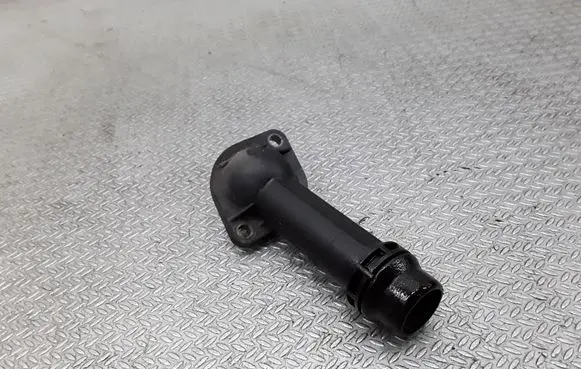 Volkswagen PASSAT B5.5 Engine coolant pipe/hose 038121121B