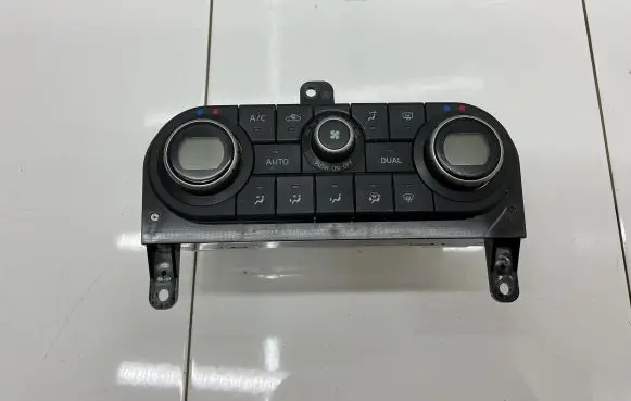 Nissan Qashqai+2 Climate control unit 27500BR45D