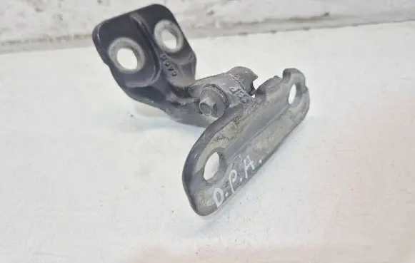 Land Rover Discovery Sport Front door lower hinge 