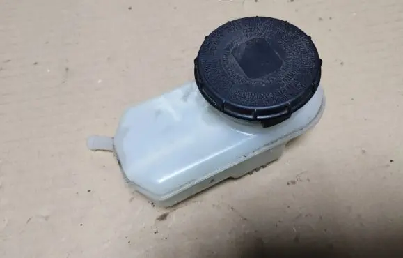 Acura RDX II Power steering fluid tank/reservoir 13231140840