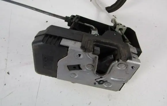 Opel Zafira A Front door lock 24414116