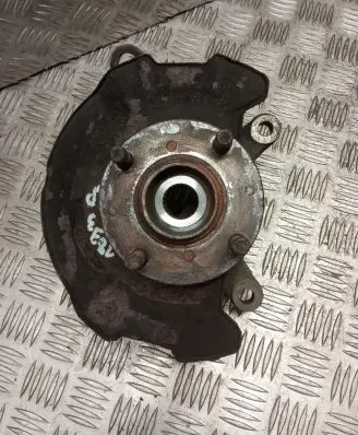 Suzuki Swift I Front wheel hub