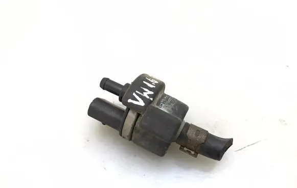Volkswagen Golf V Vacuum valve 058133517