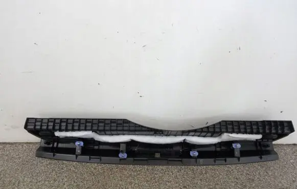 Trunk/boot sill cover protection