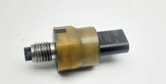 Volvo S90, V90 Oil pressure sensor 31405635
