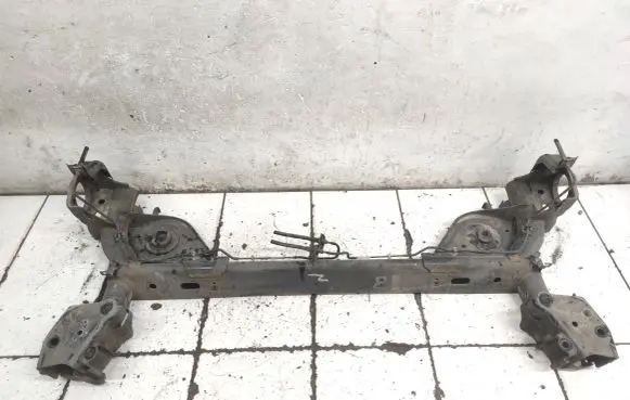 Nissan Juke I F15 Rear axle beam 