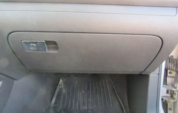 Volkswagen Golf IV Glove box 
