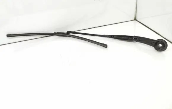 Ford Focus Windshield/front glass wiper blade BM511526BB 745605972