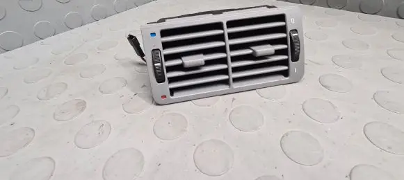 Rear air vent grill