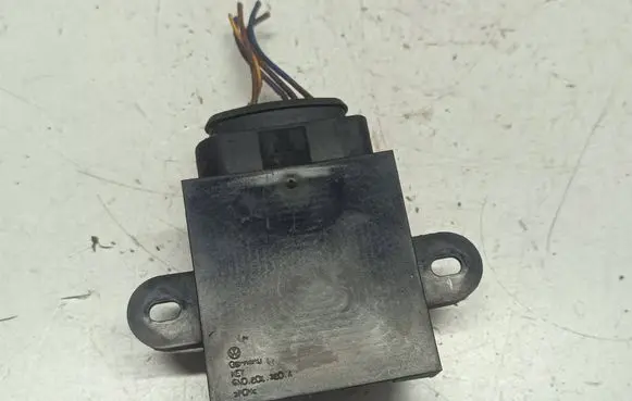 Volkswagen Tiguan Fuel pump relay 6N0201320A