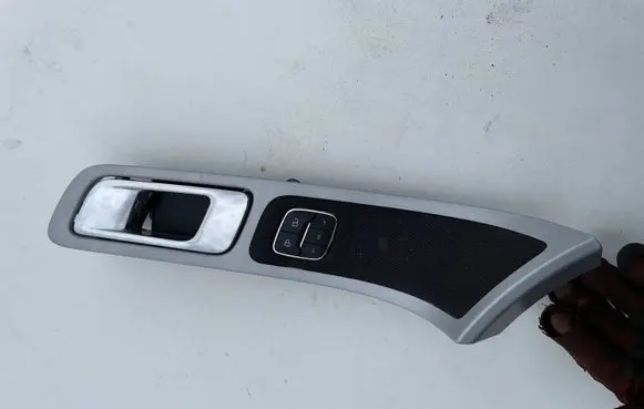 Ford Explorer Front door interior handle trim 1242357
