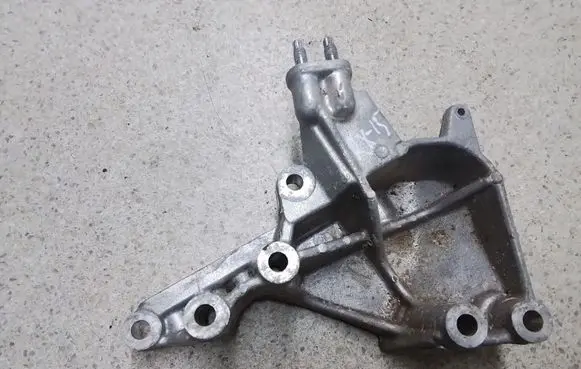 Lexus RX 450H Engine mounting bracket 
