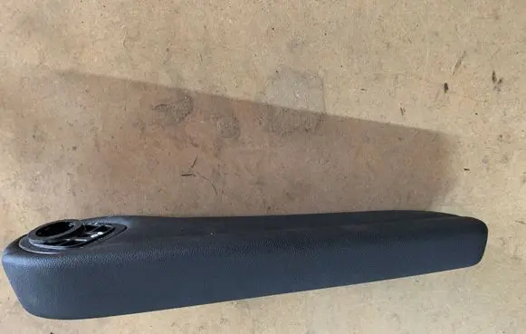 Chrysler Town u0026 Country V Rear seat armrest 1000234048