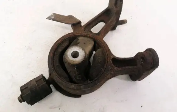 Toyota Auris 150 Engine mount bracket