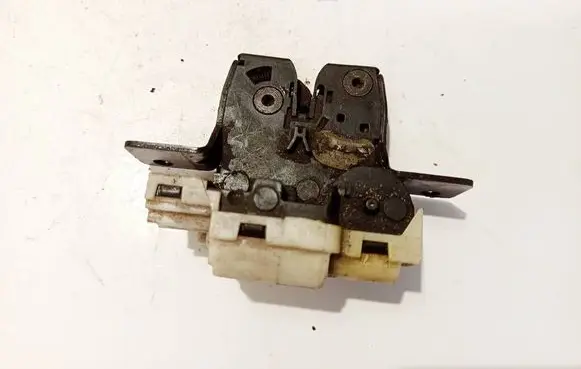 Renault Clio III Tailgate/trunk/boot lock/catch/latch 8200076240