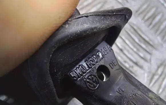 Volkswagen Tiguan Front door check strap stopper 5N0837249A