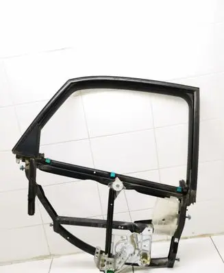 Rear door manual window regulator