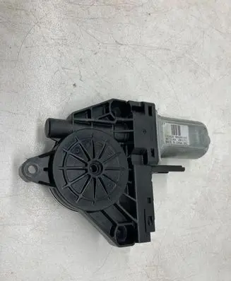 Volvo XC60 Front door window regulator motor 977426