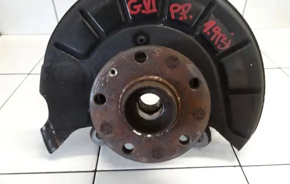 Volkswagen Golf VI Front wheel hub spindle knuckle