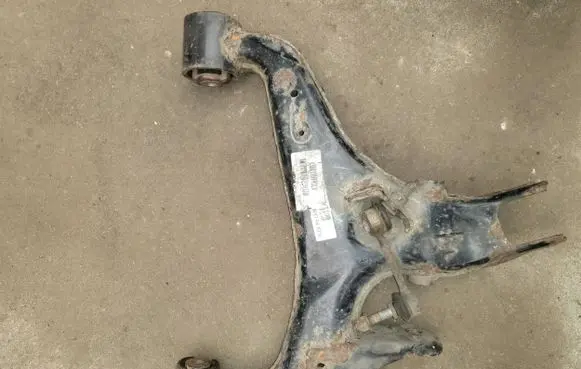 Land Rover Discovery 3 - LR3 Rear upper control arm/wishbone Rhi500048