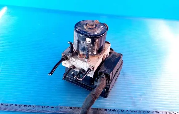 Volkswagen Touran I ABS Pump 1K0907379Q 00005305F3