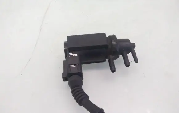 Audi A6 S6 C5 4B Turbo solenoid valve 059906628