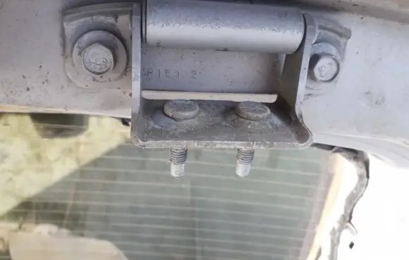 Chevrolet Venture Tailgate/trunk/boot hinge 