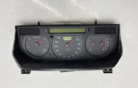Volvo V70 Speedometer (instrument cluster) 9451530