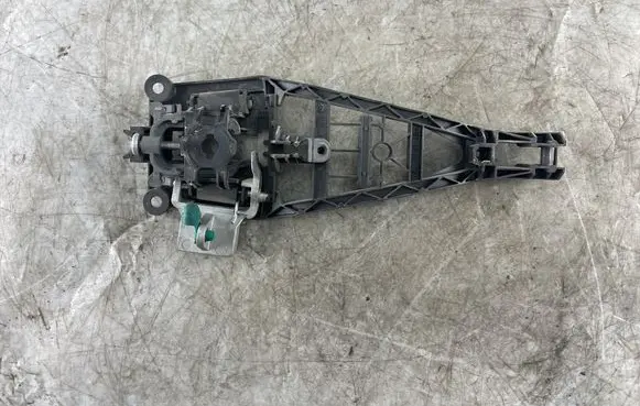 Opel Astra H Front door exterior handle/bracket 