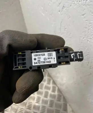 Chrysler Voyager Airbag deployment crash/impact sensor 04727261AD 280105 1096301528