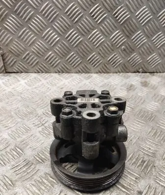 Toyota RAV 4 (XA20) Power steering pump