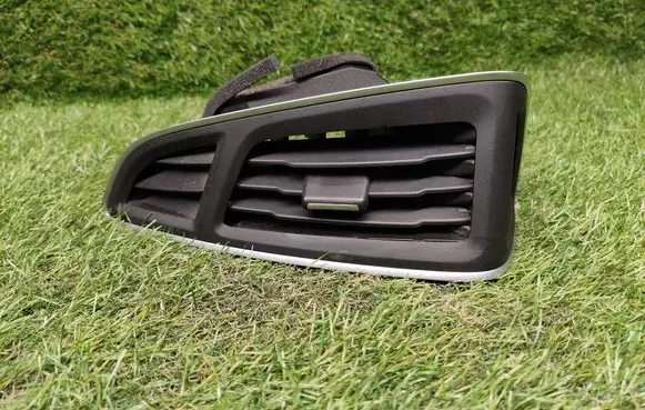 Ford Focus Dashboard side air vent grill/cover trim BM51018B09