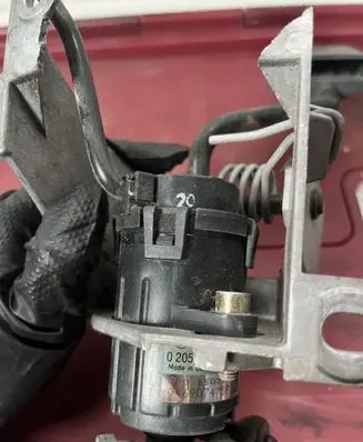 Accelerator throttle pedal