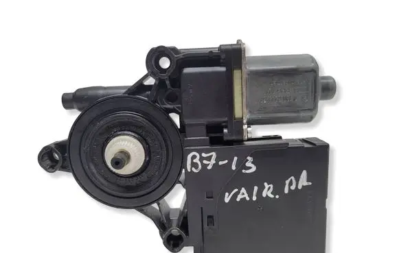 Volkswagen Passat Alltrack Front door window regulator motor 3AA959701A 3AA837461