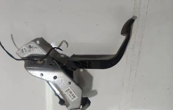 Opel Zafira B Clutch pedal 13192503