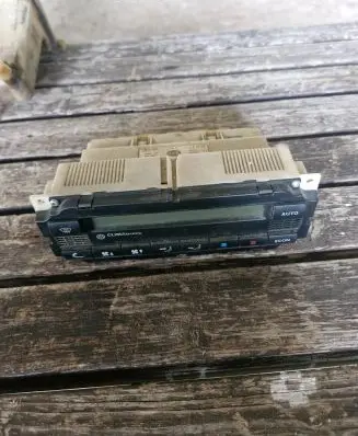 Volkswagen PASSAT B5 Climate control unit 1J1907044 5HB00761700