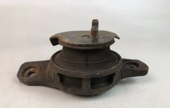 Subaru Legacy Engine mount bracket
