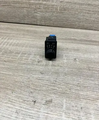 Nissan Primera Headlight level height control switch 37044A D53404