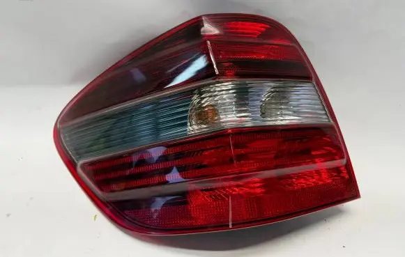 Mercedes-Benz ML W164 Rear/tail lights 404121L