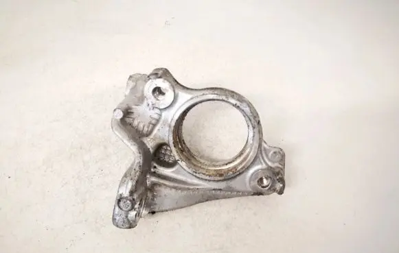 Engine mounting bracket