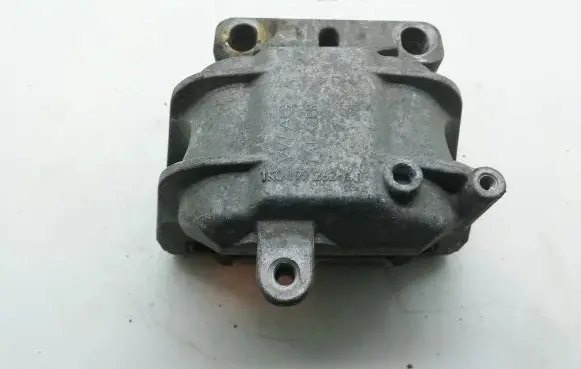 Volkswagen Touran I Engine mount bracket 1K0199262