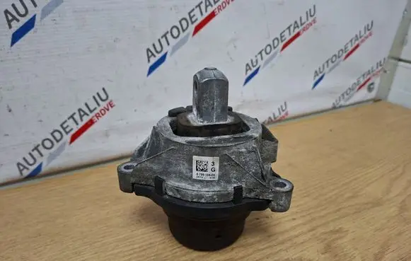 Engine mount bracket