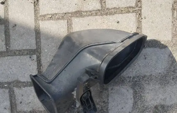 BMW 7 E65 E66 Air intake duct part 8379956