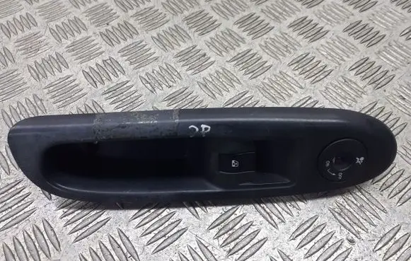 Renault Clio II Quarter vent window switch 8200084005