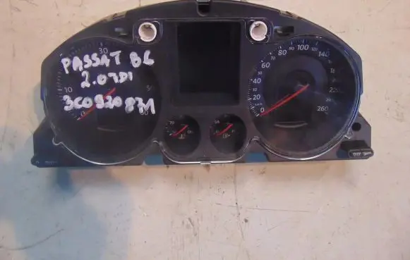 Volkswagen PASSAT B6 Speedometer (instrument cluster) 3C0920871