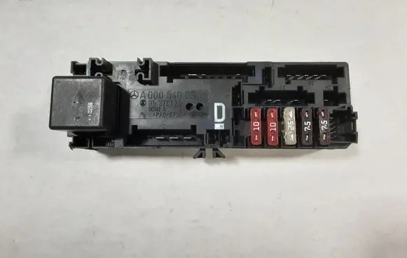 Mercedes-Benz E W210 Fuse module A0005400372