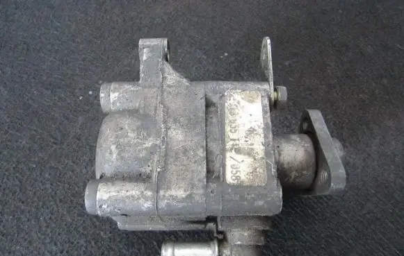 BMW 3 E46 Power steering pump 7611040118