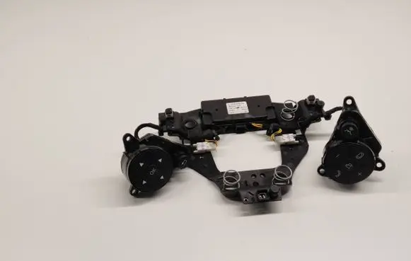 Steering wheel buttons/switches
